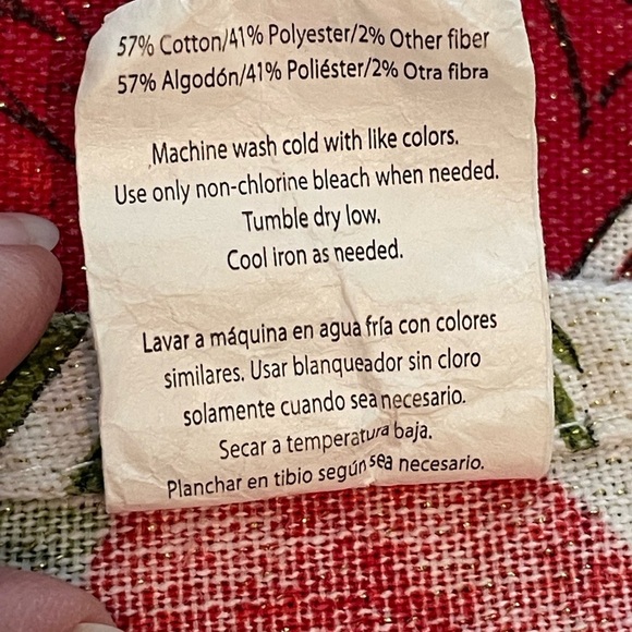 Better Homes & Gardens Christmas 70” Round Floral Tablecloth - Picture 4 of 8